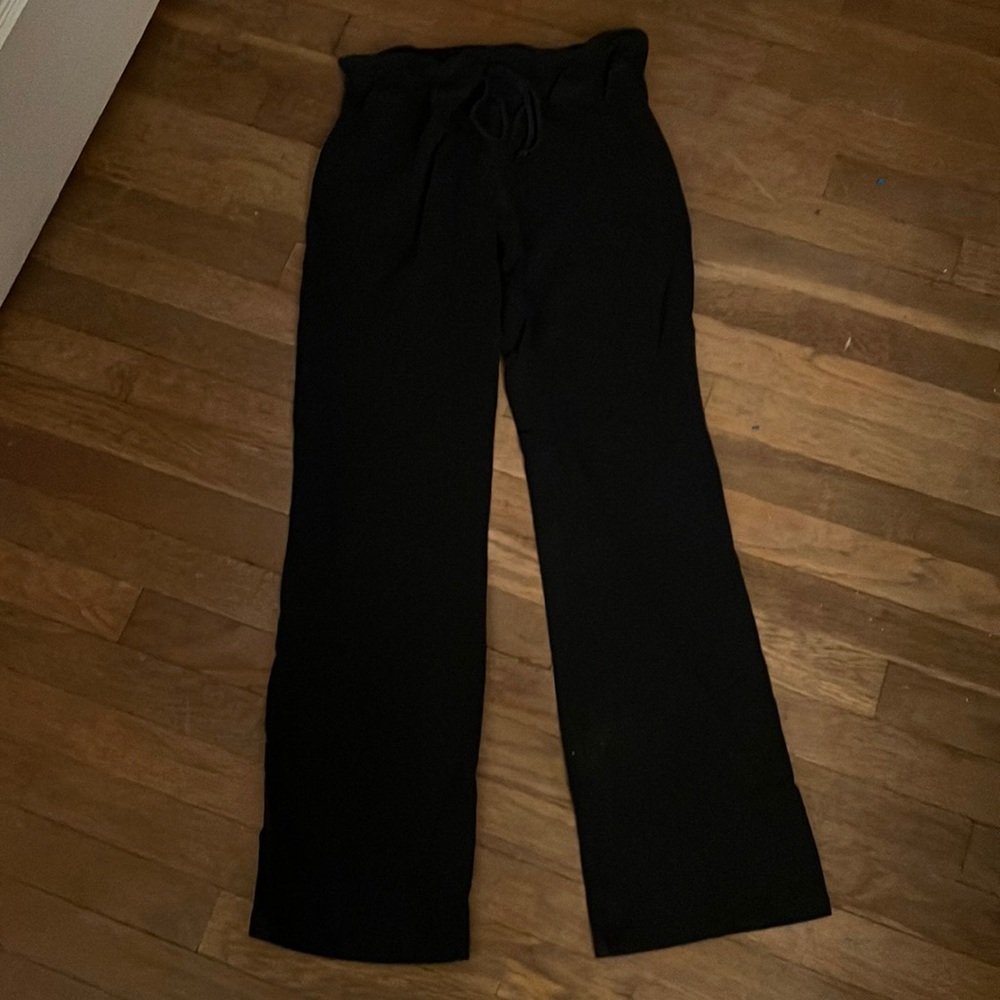 Black yoga pants
